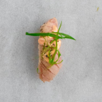Grillet tun med chilimayo og forårsløg